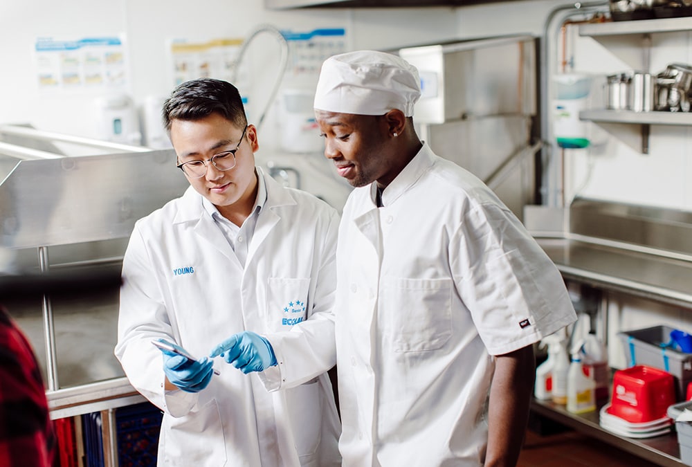 Ecolab training in kitchen